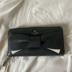 Large Kate Spade Zippy Wallet